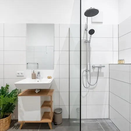 Mimis Lakeside Loft - Newly Renovated 그문덴