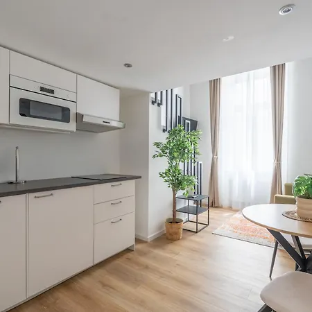 Mimis Lakeside Loft - Newly Renovated