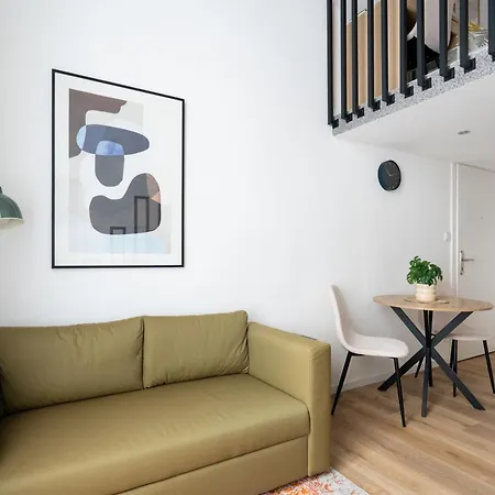 Mimis Lakeside Loft - Newly Renovated